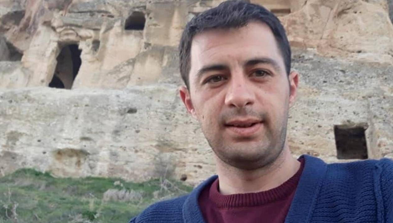 balkondan dusen sahis hayatini kaybetti erOMkYXP