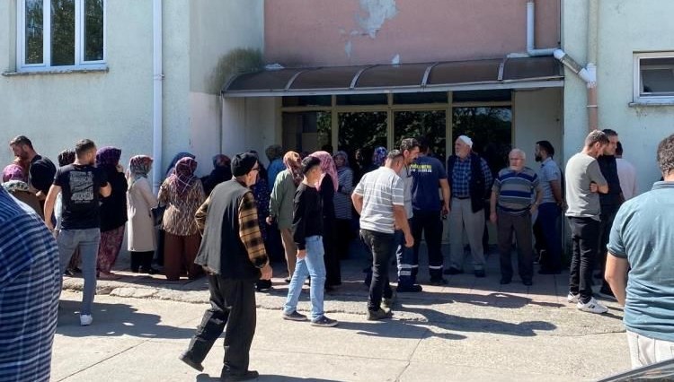 ceviz toplarken elektrik akimina kapildi Yz2R8uEu