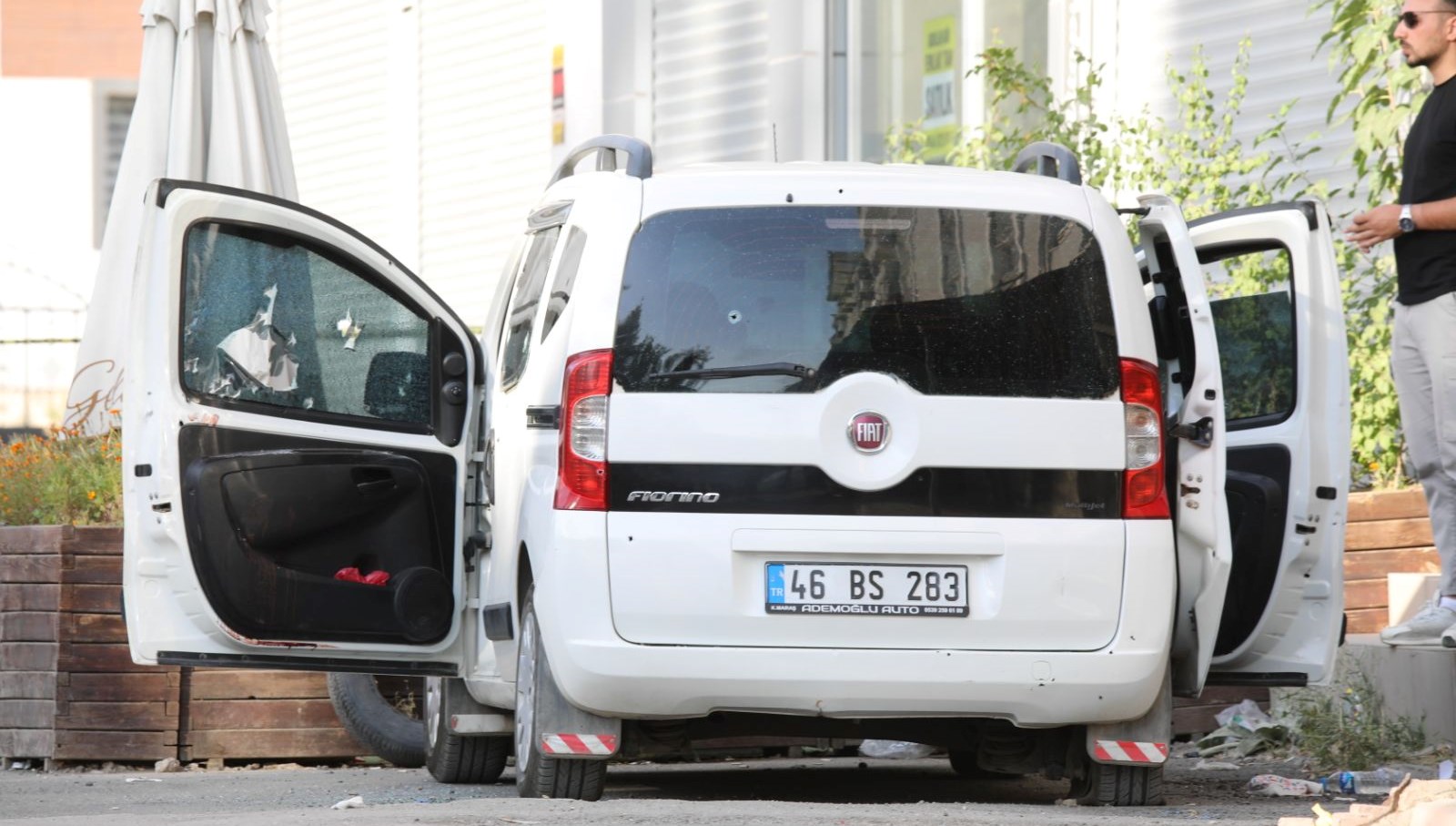 iki kardes araclarinda kursun yagmuruna tutularak olduruldu rG5spW3M