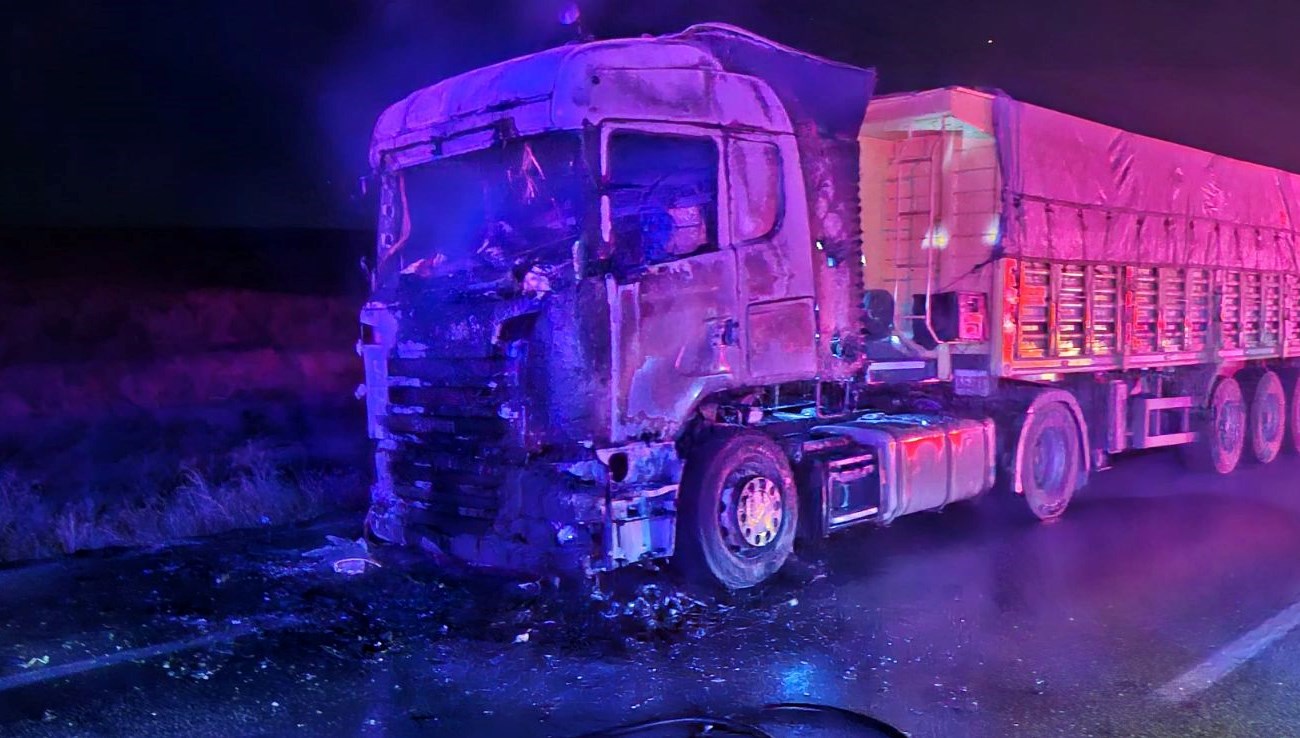 seyir halindeki tir alevlere teslim oldu a8ngBGLa