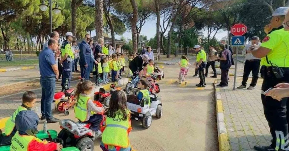 aydin nazillide minik trafik dedektifleri is basinda h1Ng1LAF