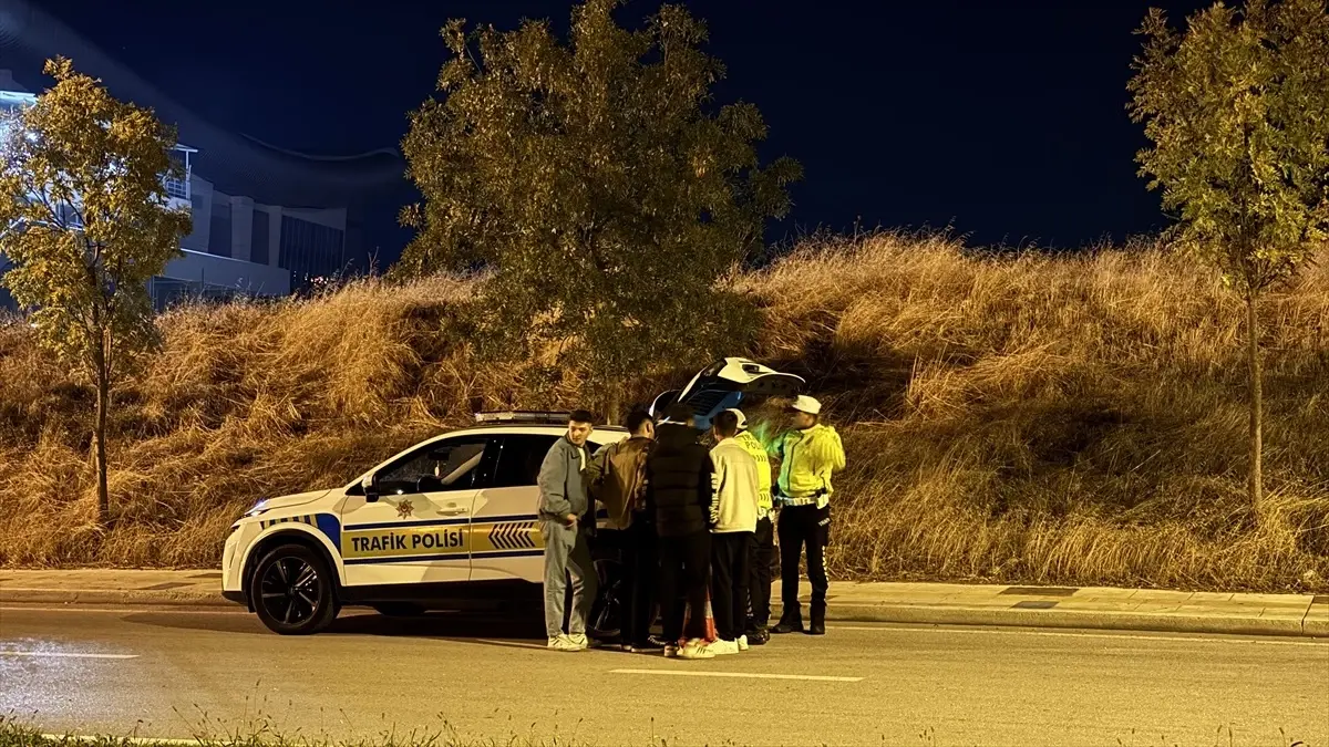 edirnede asayis ve trafik denetimi kavga sonrasi yaralilar hastaneye kaldirildi Rz7sAZPQ