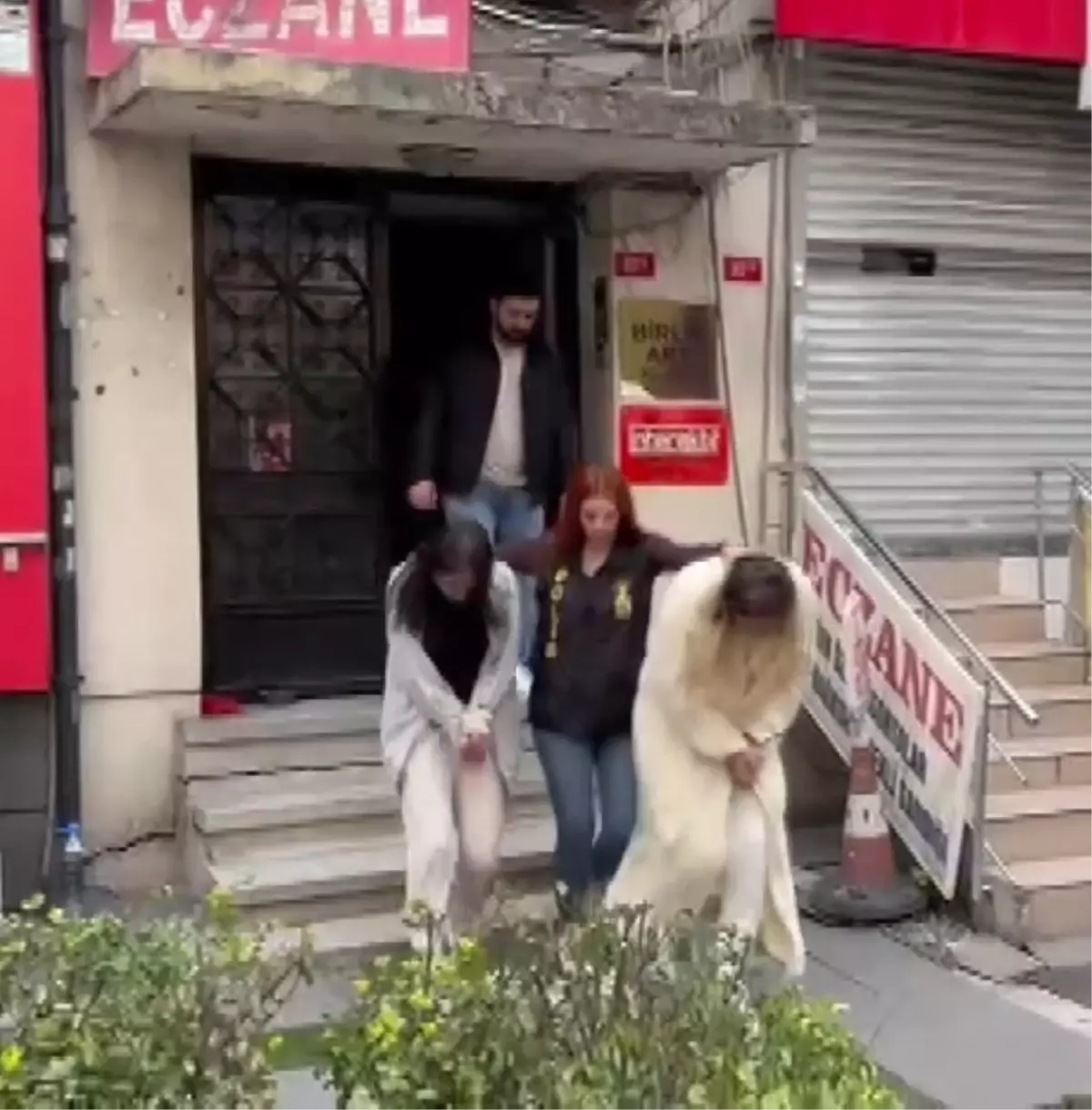 istanbul merkezli fuhus operasyonu 20 gozalti 16 tutuklama KPD4DEzU.jpg