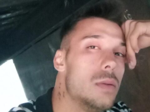 İzmir’de Müzisyen Emre Duman Bıçaklı Saldırı Sonucu Hayatını Kaybetti