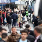 bayramda-memleket-gezisi-de-tatil-de-hayal-oldu-cocuklarin-karnini-bile-zor-doyuruyoruz-dAVRL4B6
