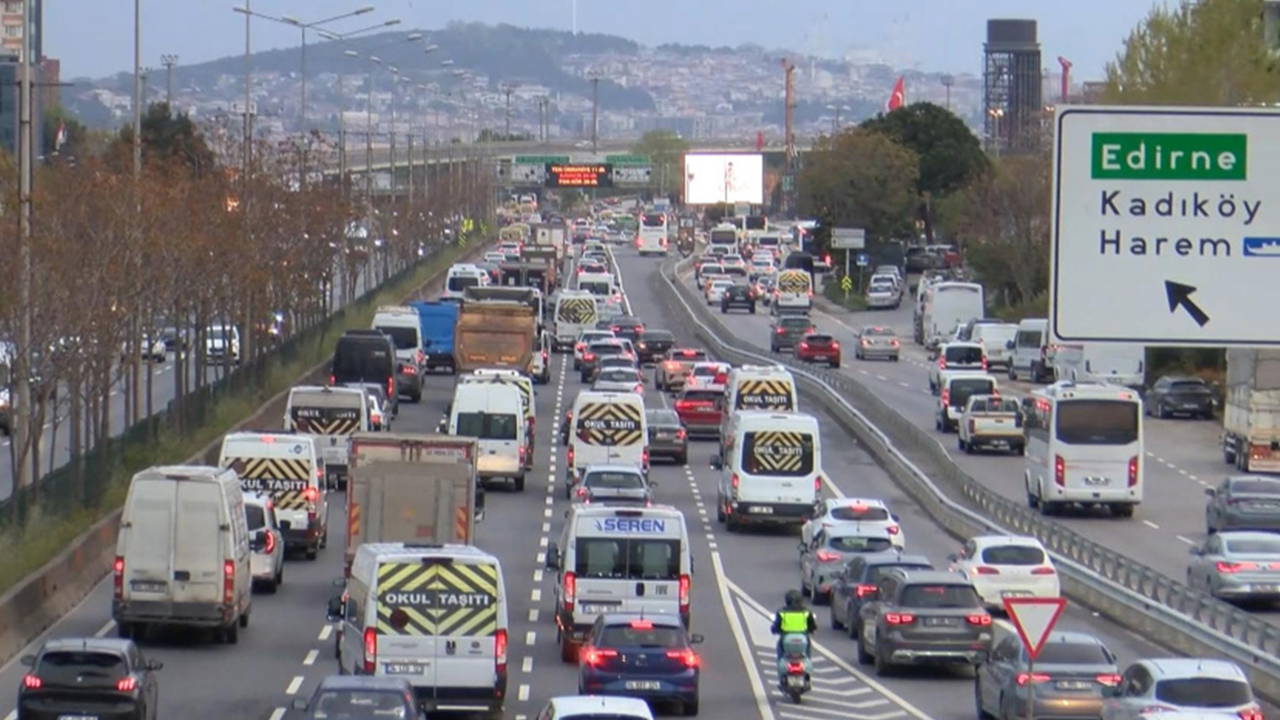 istanbulda-pazartesi-etkisi-anadolu-yakasinda-trafik-felc-6q1hHe9F