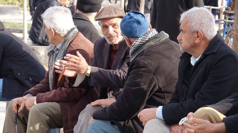 o-belediye-dugmeye-basti-emeklilere-5-bin-tl-bayram-destegi-uF41eaKq