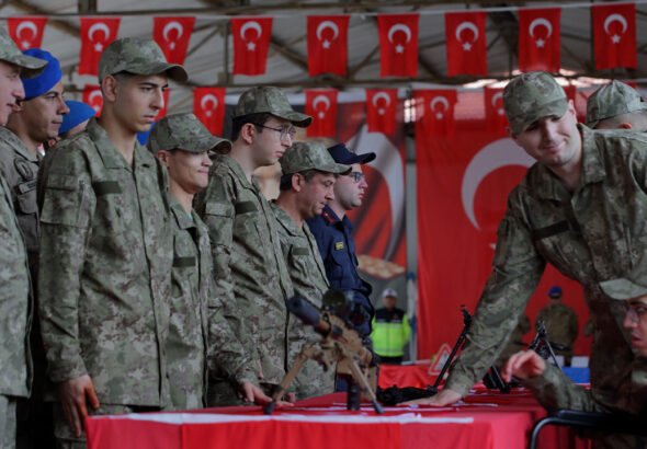 uniformayi-giyip-yemin-ettiler-engelli-genclerin-askerlik-hayali-gercek-oldu-h9nK45y2