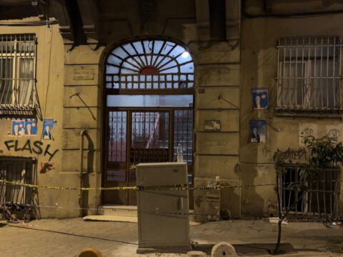 Beyoğlu’nda bina kısmi çöktü: 15 ev tahliye edildi