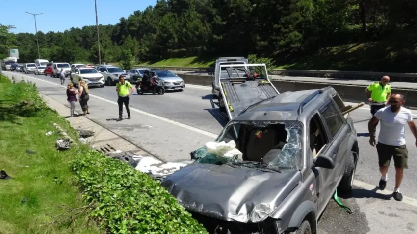 Samandıra Kartal Bağlantı Yolu’nda feci kaza: Cip yan yattı