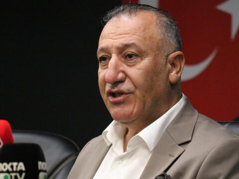 Kulube gelir gelmez ayriliklari tek tek acikladi RfSDkXs9