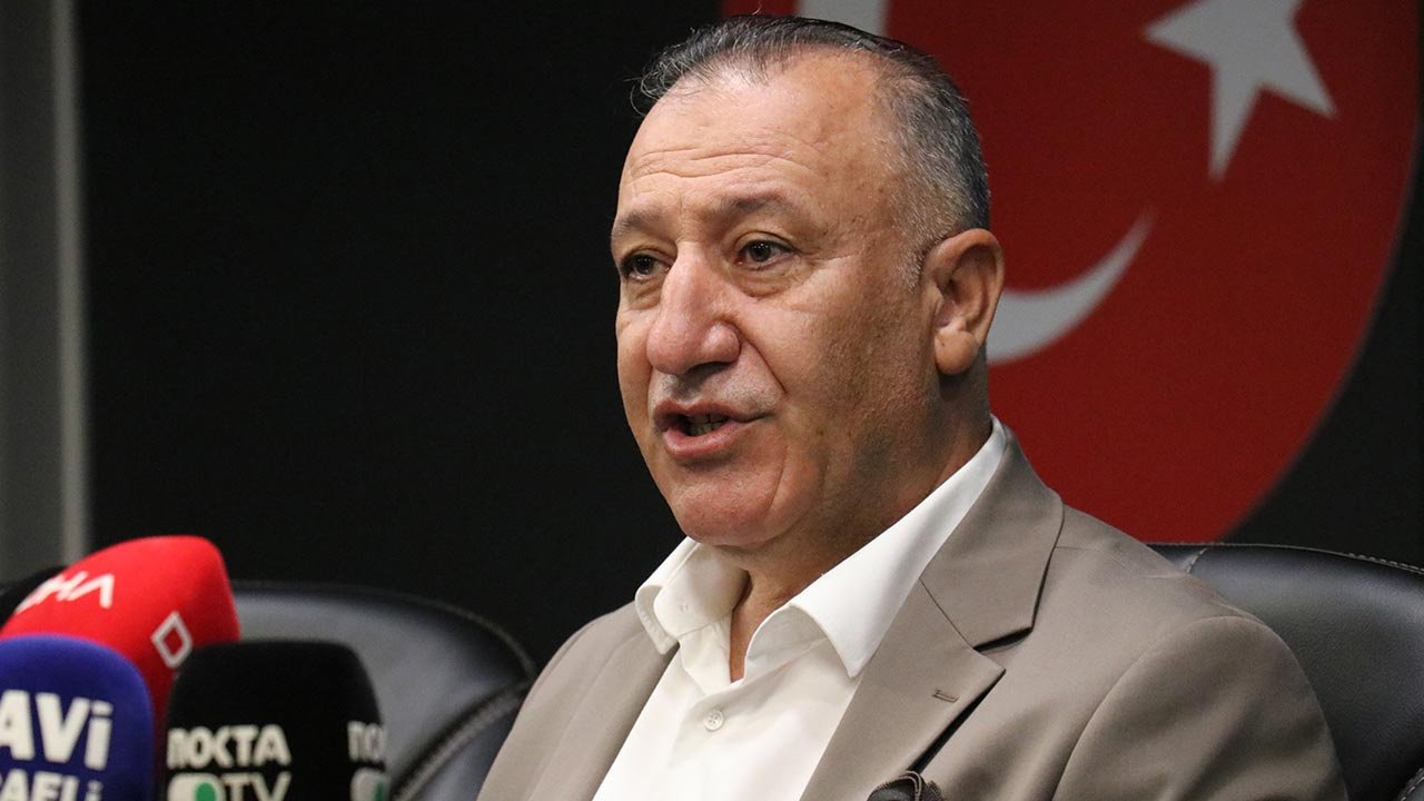 Kulube gelir gelmez ayriliklari tek tek acikladi RfSDkXs9
